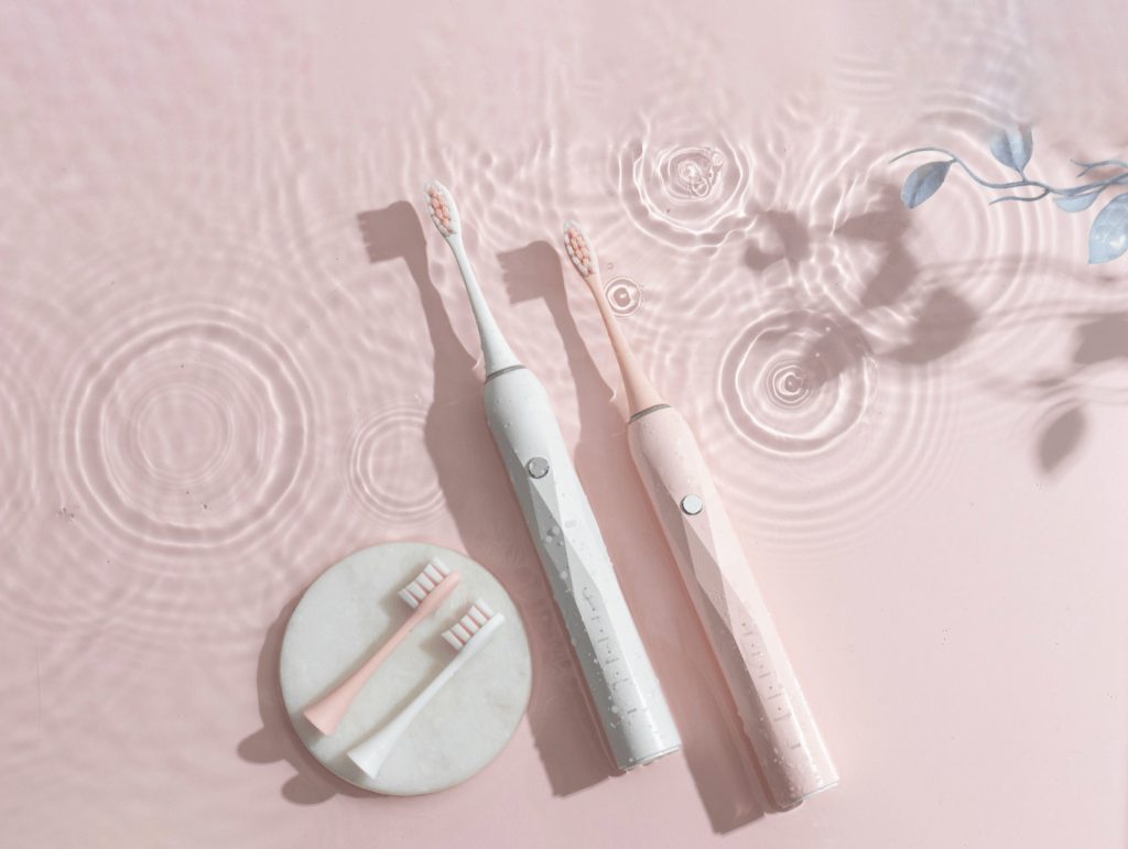 如何更换电动牙刷头？