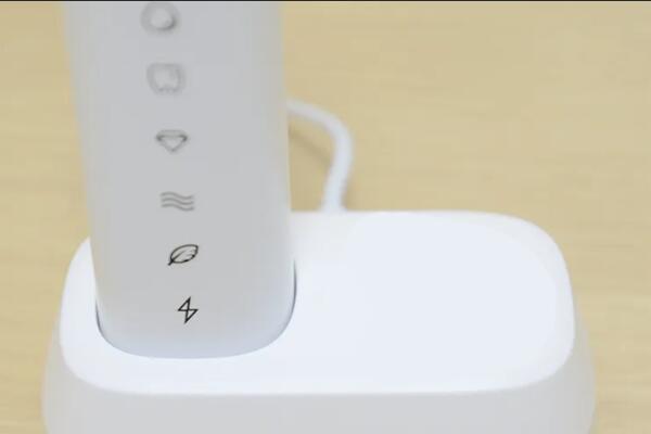 电动牙刷感应式充电方式