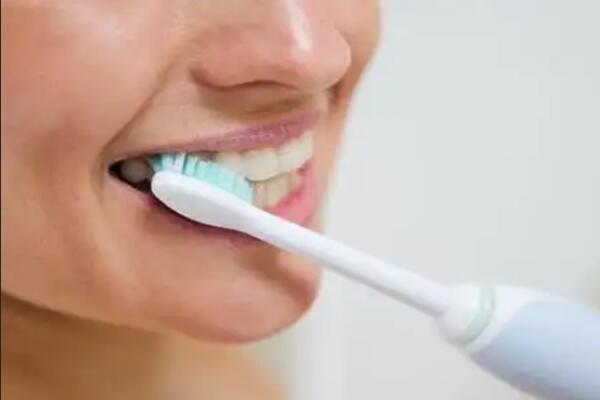 电动牙刷使用人群