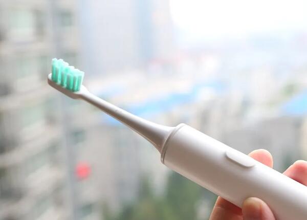 电动牙刷会对牙齿造成伤害吗？原来牙齿受损与这两者有关