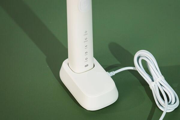 声波震动牙刷充电方式