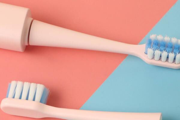 电动牙刷便宜和贵的区别：价格差异大电动牙刷的三大差别