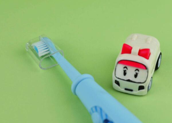 儿童用电动牙刷和普通牙刷哪个好？选用儿童电动牙刷的三大优势