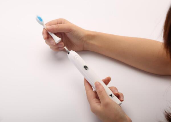 电动牙刷的三大基础保养方法