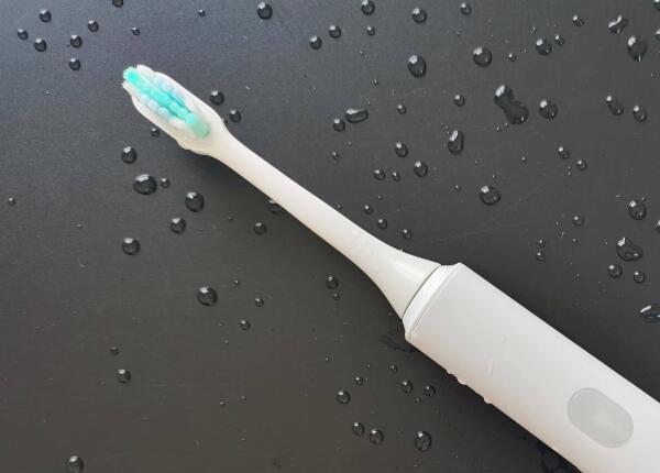 声波牙刷和手动刷牙的四大区别