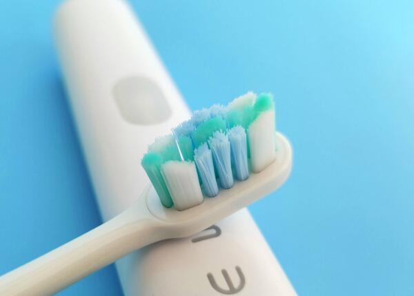 电动牙刷是圆头的好还是扁头的好?