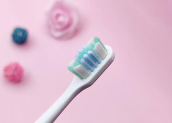 电动牙刷比手动牙刷刷得更干净？牙刷就该这样选择！