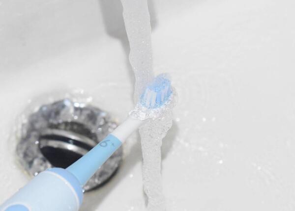 儿童使用电动牙刷好吗？不同龄段儿童使用牙刷分析