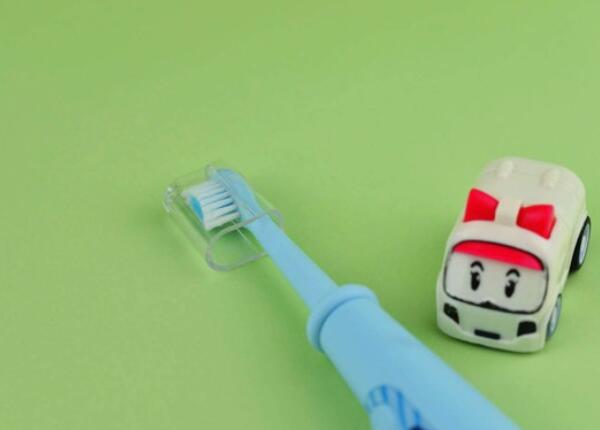 儿童用声波还是电动牙刷好？儿童牙刷挑选有讲究