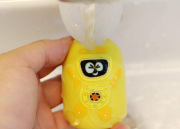 儿童用u型电动牙刷安全吗？牙医居然这样建议