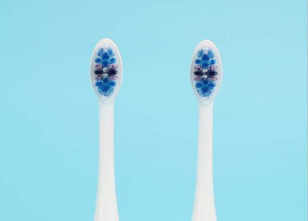 电动牙刷刷头什么形状好？平的好还是不平的好？