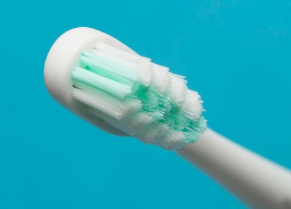 电动牙刷刷毛软的好还是硬的好呢