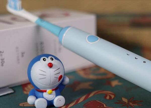儿童电动牙刷使用频率：每日两次刷牙才好