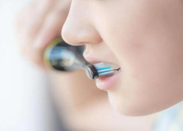 电动牙刷当手动刷可以吗