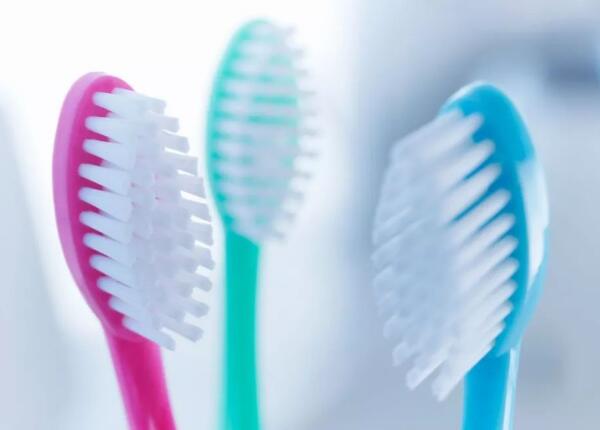 长蛀牙用什么手动牙刷比较好？有蛀牙人群必看！