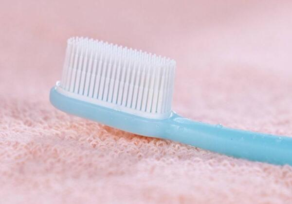 牙医推荐牙刷是手动还是电动？手动和电动牙刷哪个更适合你？