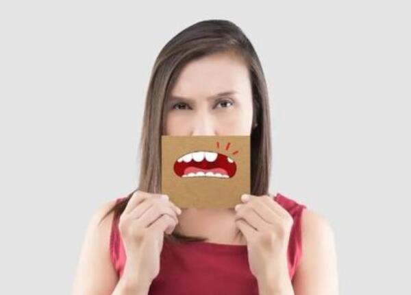 牙敏感用电动还是手动牙刷？牙齿敏感人群必看！