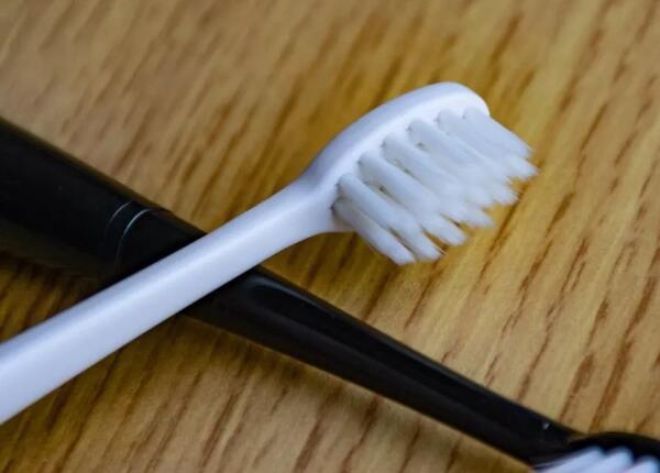 为什么明星都用手动牙刷？原来，手动牙刷竟有这般优势