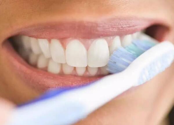 手动牙刷使用小常识 手动牙刷使用小常识