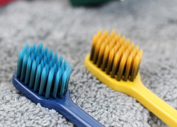 选择手动牙刷的几大技巧 选择手动牙刷的几大技巧