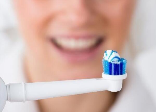 电动牙刷刷牙正确操作方法，仅此一篇