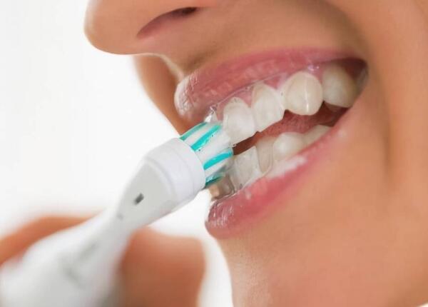 便携智能电动牙刷怎么用 便携智能电动牙刷怎么用