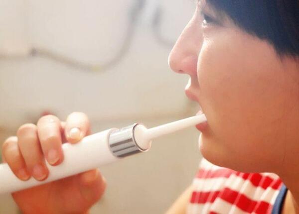 防水电动牙刷的正确使用技巧 防水电动牙刷的正确使用技巧