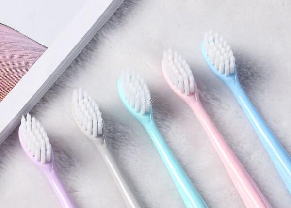 成人牙刷 成人牙刷的正确使用方法