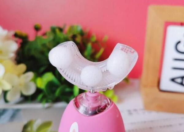 硅胶u型儿童牙刷怎么刷牙？妈妈看完更安心！