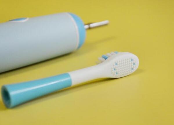 两岁宝宝怎么用电动牙刷？两岁宝宝正确使用电动牙刷要点