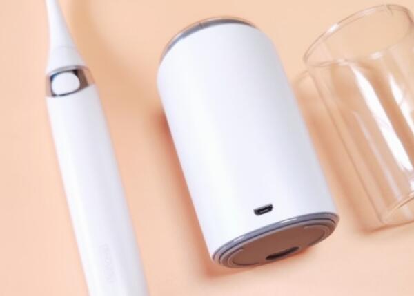 牙刷充电方式选择：电动牙刷是无线充电好还是有线好？