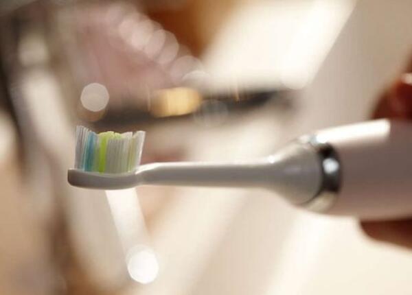 飞利浦护龈电动牙刷使用方法 飞利浦护龈电动牙刷使用方法