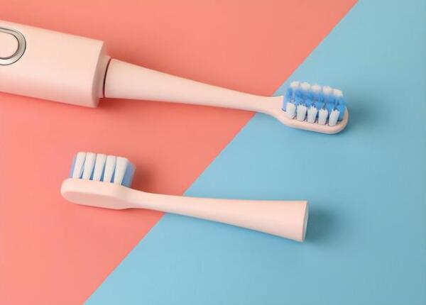 电动牙刷如何替换刷头通用？通用型刷头替换方法解析