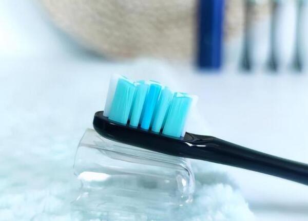 电动牙刷的正确使用方法 电动牙刷的正确使用方法