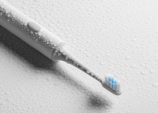 便携式紫外线牙刷怎么用？正确使用便携式牙刷的方法