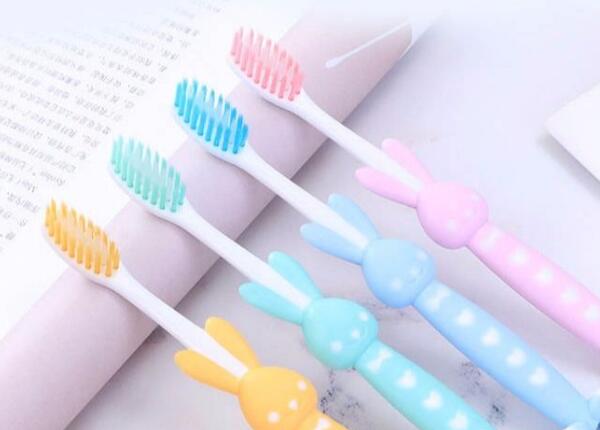 小孩软毛的牙刷好用吗？小孩软毛牙刷的几大好处