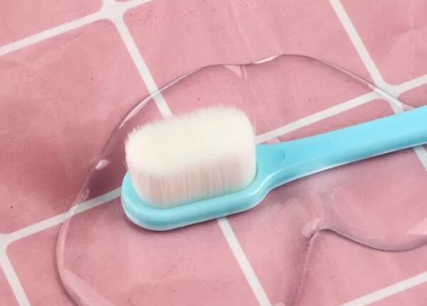 软毛电动牙刷使用注意事项 软毛电动牙刷使用注意事项