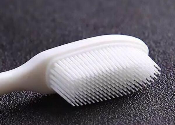 硅胶纳米牙刷大头好用吗？硅胶纳米牙刷优势与使用事项