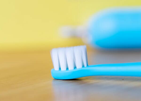 小孩正确用电动牙刷的技巧 小孩正确用电动牙刷的技巧