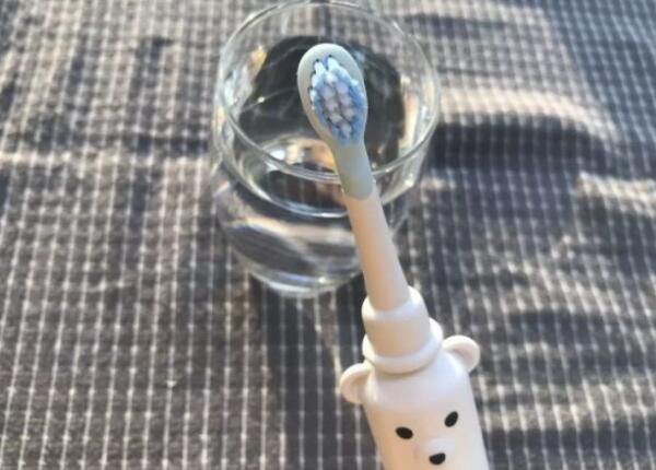 儿童如何正确用电动牙刷刷牙？牙刷刷牙指南分享